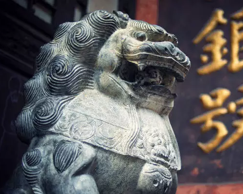 酒店設(shè)計(jì)之門口石獅子效果