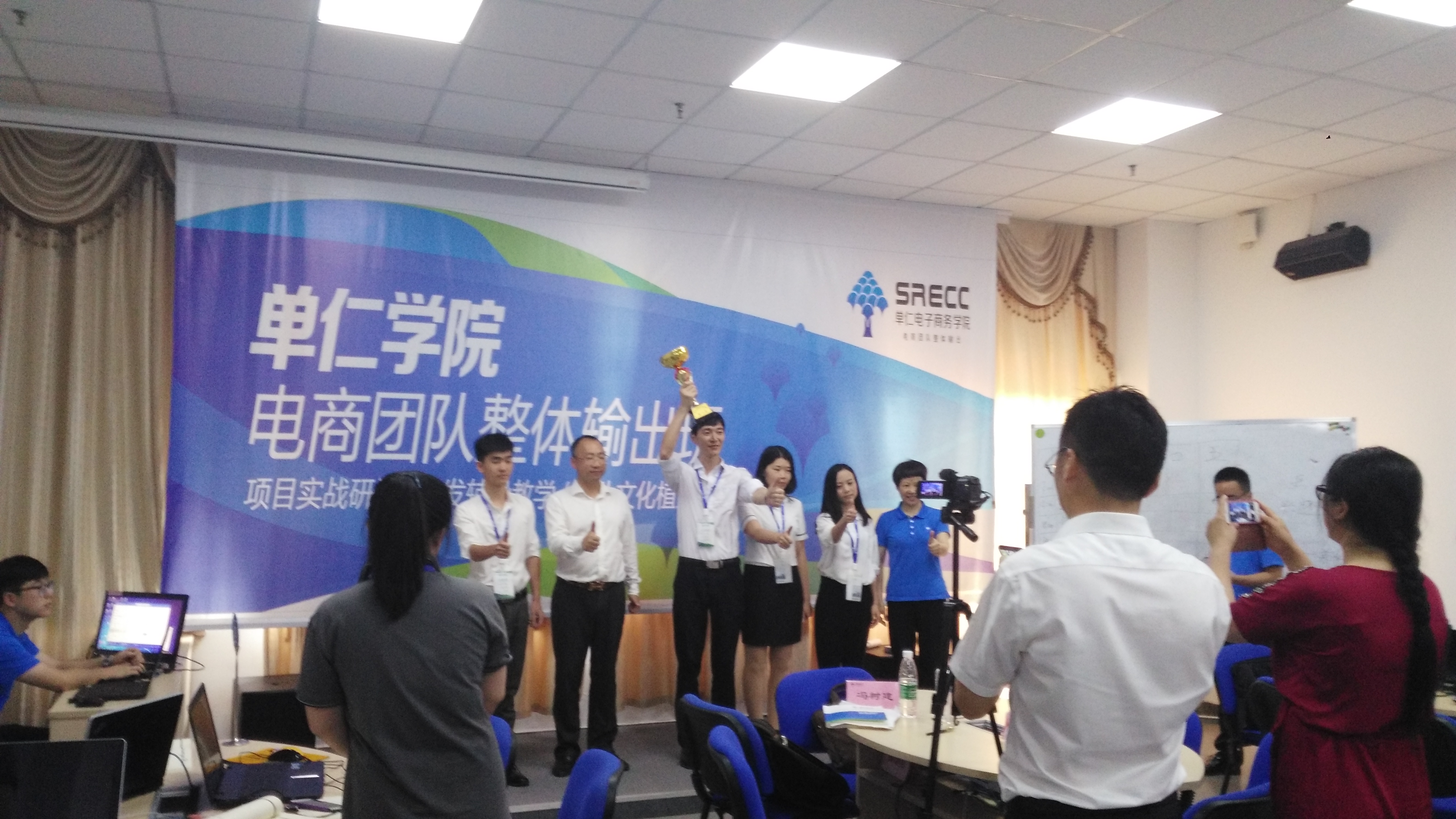 六月是奮斗的子日，燦源裝飾一直在學習進步