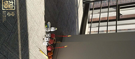 環(huán)境師正為國泰航空南寧辦公室裝修場地環(huán)境設(shè)計(jì)