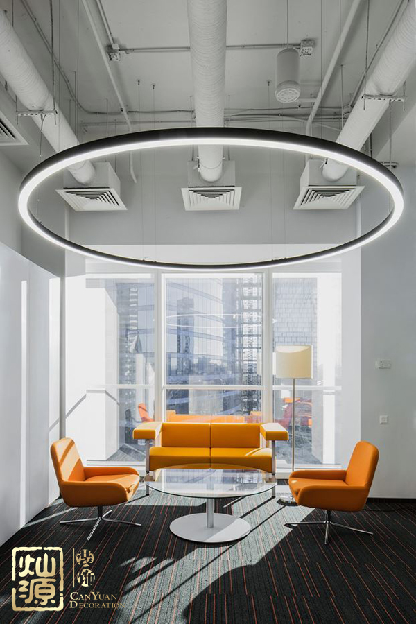 辦公室運(yùn)勢中寫字臺擺放