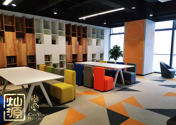 斗魚(yú)官方微博已po圖證明新公司內(nèi)空無(wú)一人