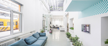 舊廠房改造辦公室案例創(chuàng)意十足   盒狀內(nèi)部空間設(shè)計思路視角獨特