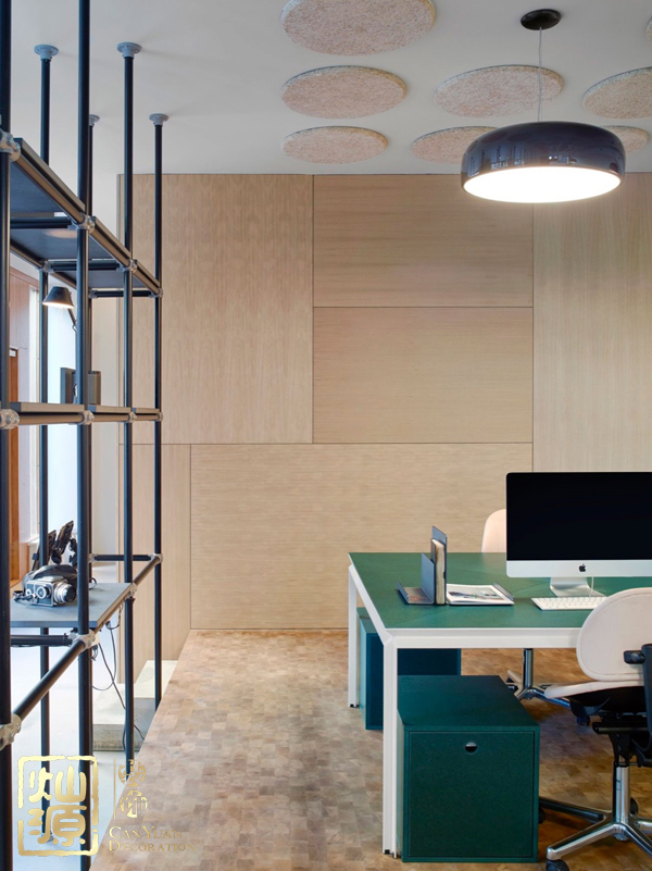 小面積辦公室怎么布置？瑞典設(shè)計(jì)師教你打造高利用率的垂直空間