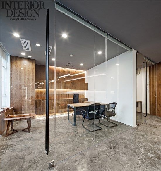 這樣小型辦公室設計，空間就像被放大鏡放大了一樣