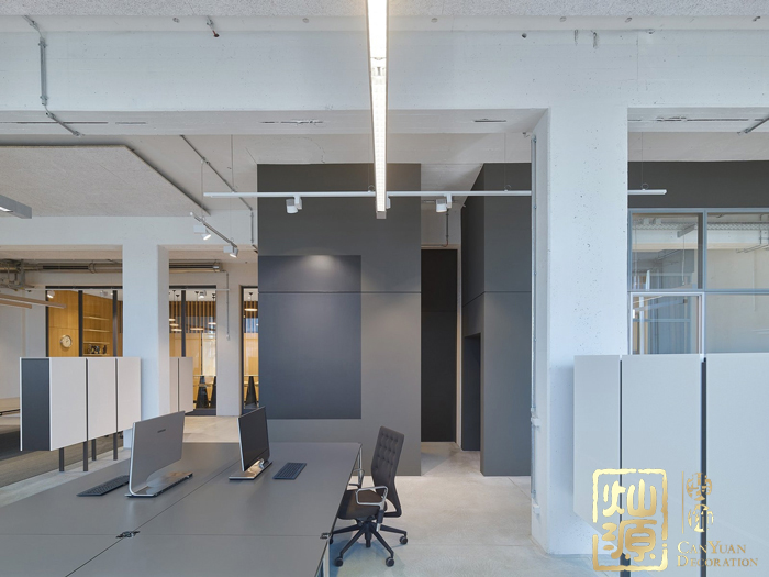 小型網(wǎng)絡(luò)公司時尚科技辦公室裝修設(shè)計案例-燦源裝飾